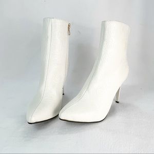 Vero Cuoio White Ankle Boots